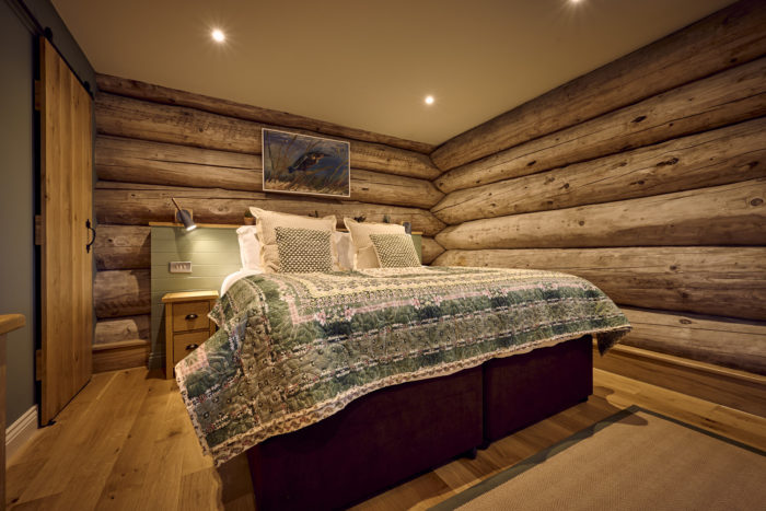 TR1A4F1-700x467 Kingfisher Log-Cabin Lake-District Hottub