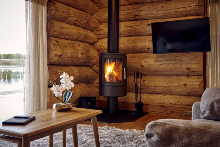 TranquilOtter_Oct2025_08-700x467 Kingfisher Log-Cabin Lake-District Hottub